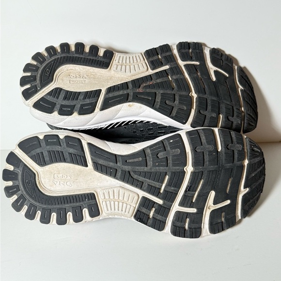 Brooks Women’s Adrenaline GTS 21, Black Running Shoes - Picture 7 of 9